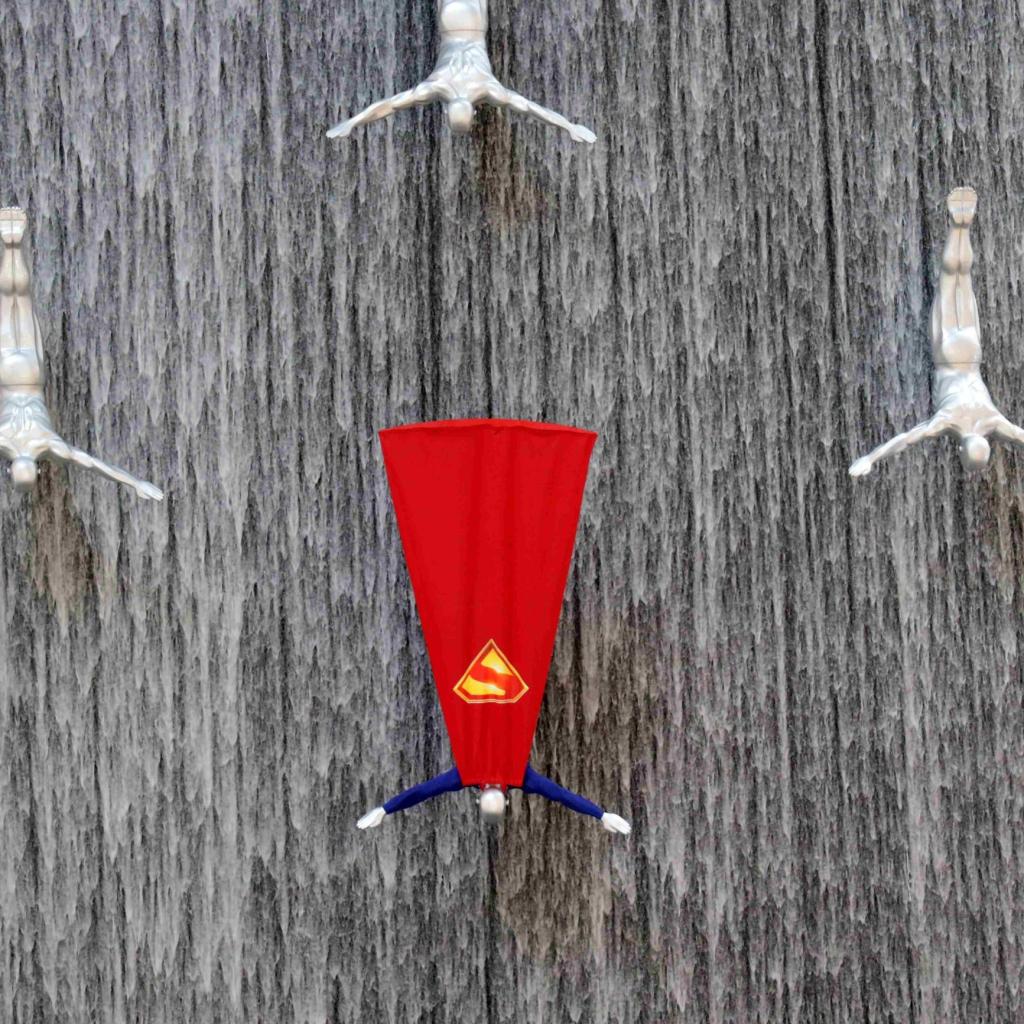 Superman Makes a Splash at Dubai Mall Ahead of UAE Film Premiere